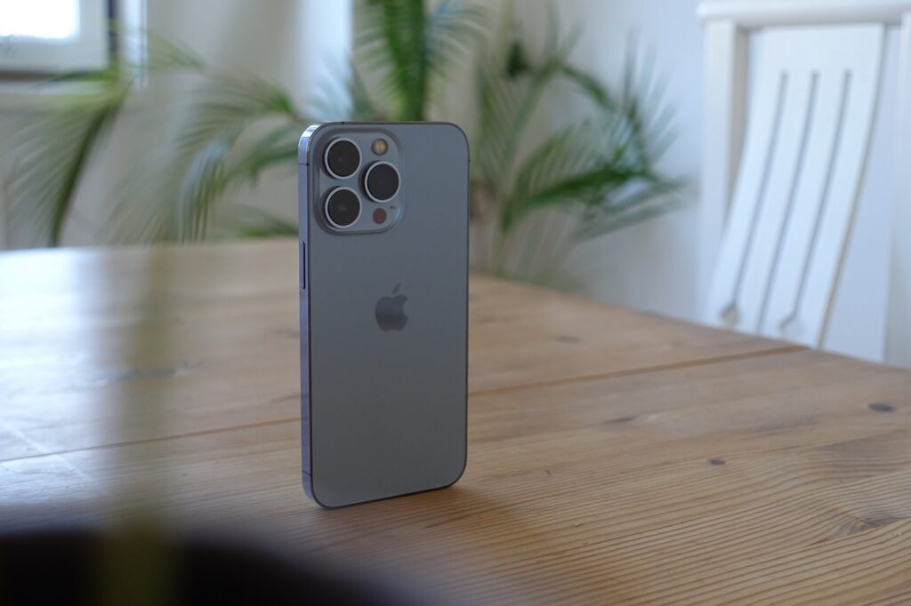 What Does SOS Mean on iPhone? Recognizing the Emergency Function