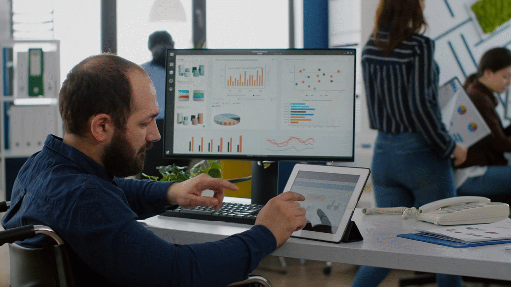 How can Pakistani users earn money on the Internet?