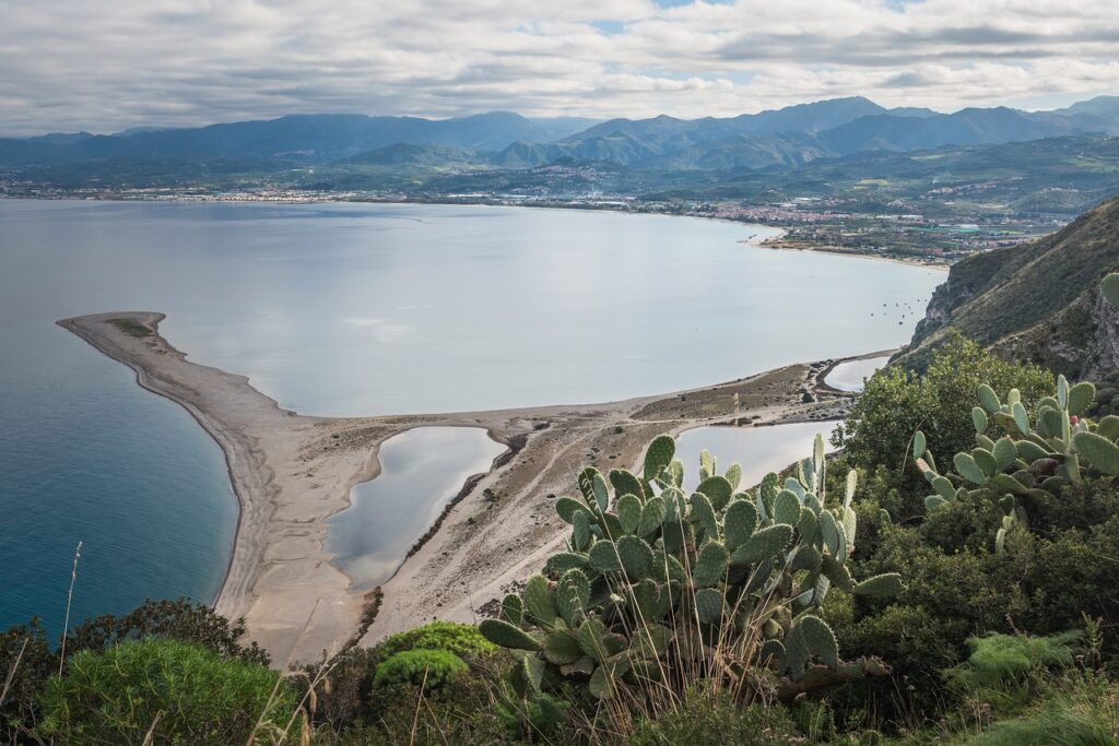 The Complete World Travel Handbook: Top Destinations for 2025